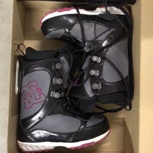 DC women snowboarding boots